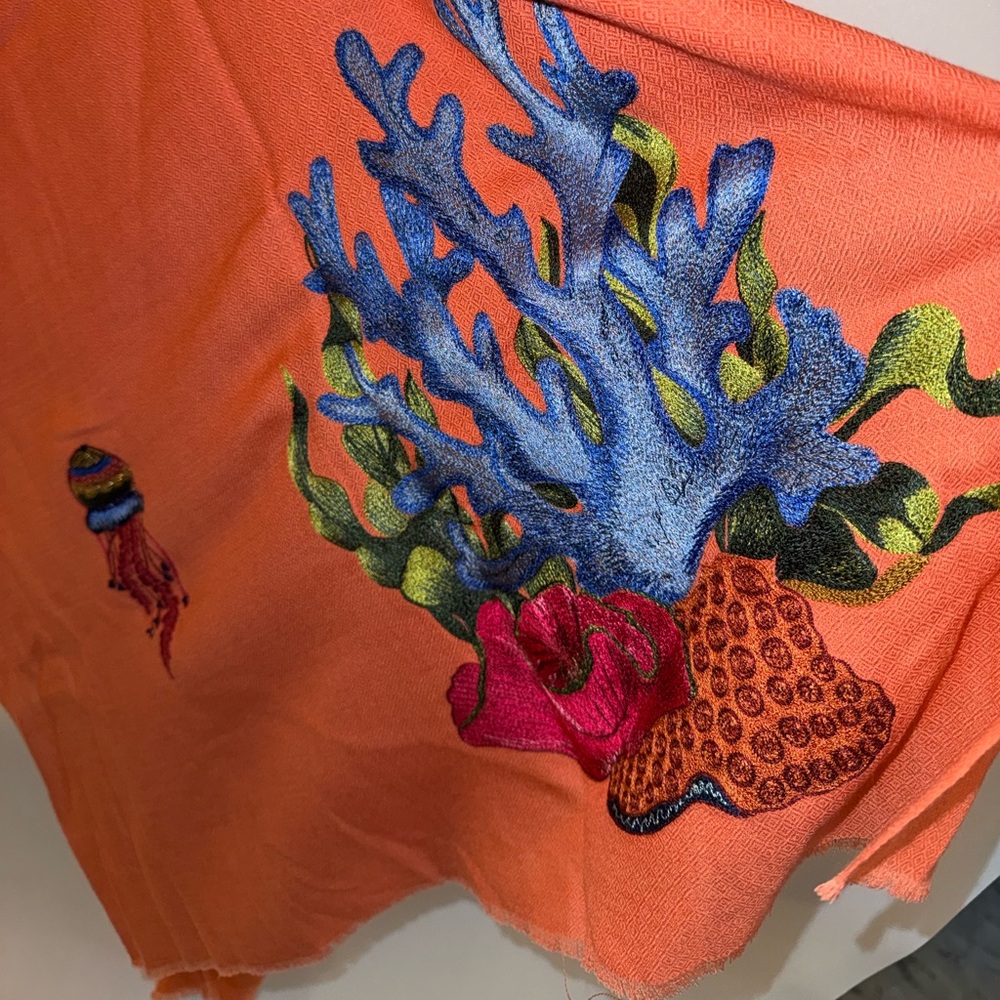 JANAVI CORAL COUTURE STOLE IN CORAL MULTI - Picture 10 of 12